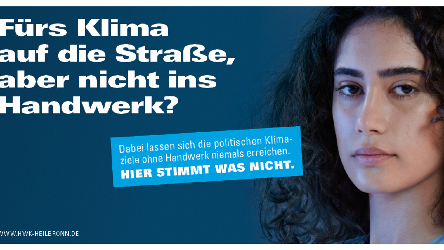 Werbeplakat zeigt junge Frau mit ernstem Blick, daneben Text: Fürs Klima auf die Straße, aber nicht ins Handwerk?
